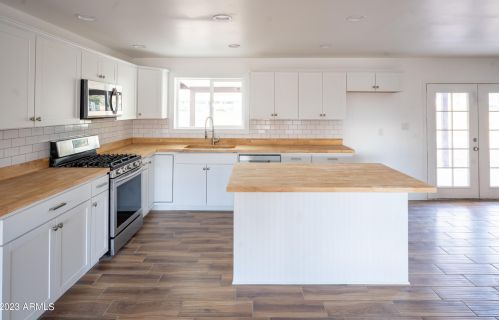 1826 Bluefield Ave, Phoenix, AZ 85022-1324