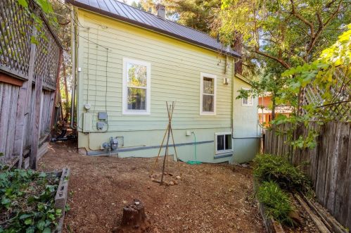 520 Ivy St, Grass Valley CA  95945-6126 exterior
