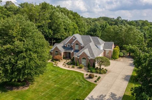 1247 Foxwood Dr, Hermitage, PA 16148-3165