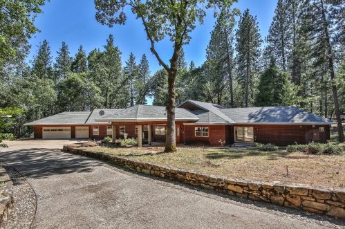 10555 No Name Dr, Grass Valley, CA 95945-4553