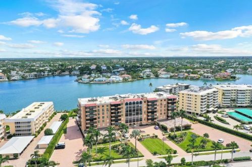 3430 Gulf Shore Blvd, Naples FL  34103-0600 exterior