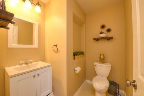 1108 Brookhaven Ln, Manteca CA  95337-8223 exterior