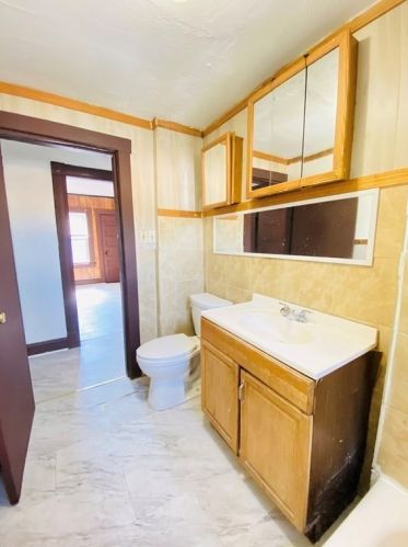 117 Dawes St, Springfield MA 01109-3042 exterior