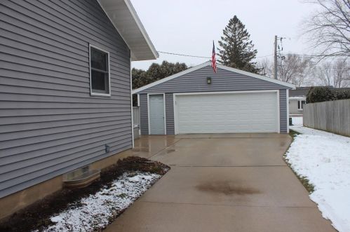 23 Pioneer Pkwy, Fond Du Lac WI  54935-3016 exterior