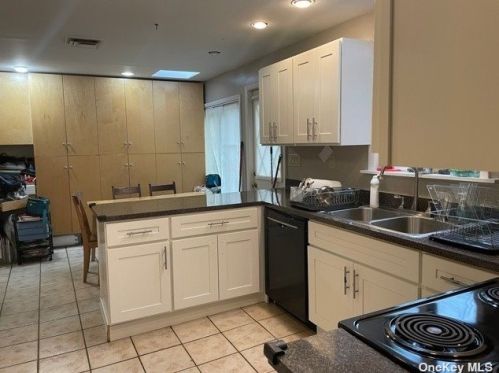 547 Fairway Dr, Woodsburgh, NY 11598-1906