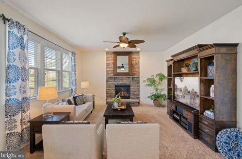 15340 Wits End Dr, Woodbridge VA  22193-5889 exterior