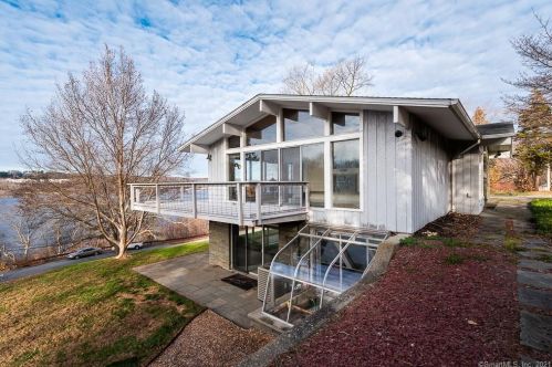 83 Fulton Dr, Groton, CT 06340-2403