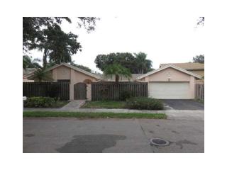26 Frst Cir, Hollywood FL  33026-1109 exterior