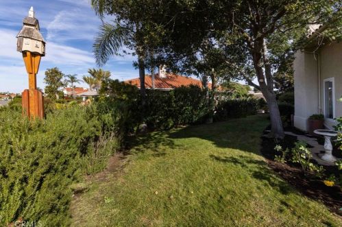 4565 Sea Bluff Cir, Carlsbad CA  92008-3671 exterior