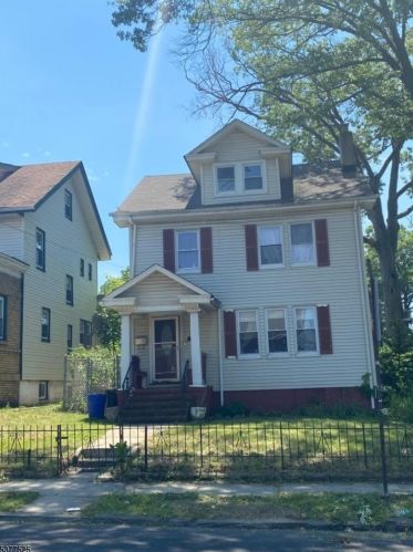 76 Scheerer Ave, Newark NJ  07112-2524 exterior