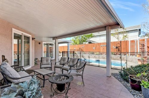 9247 Brown Rd, Elk Grove CA  95624-3917 exterior