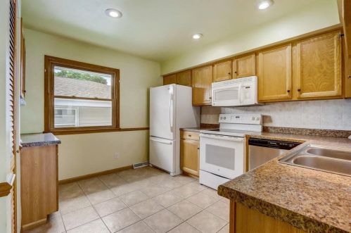 2022 116, Milwaukee WI 53226-2104 exterior