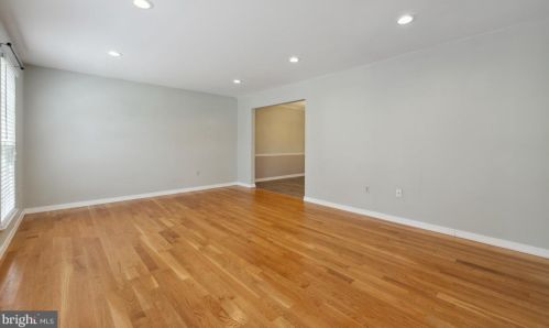 11831 Parliament Dr, Woodbridge VA  22192-1006 exterior