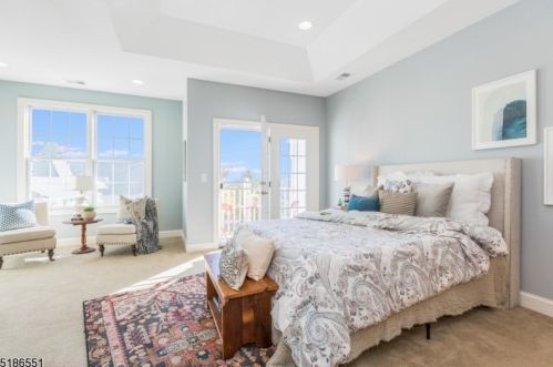 102 Quarry Dr, West Paterson NJ  07424-4255 exterior