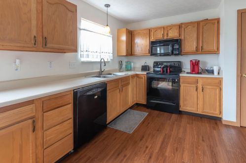 1074 Keny Blvd, London OH  43140-8417 exterior