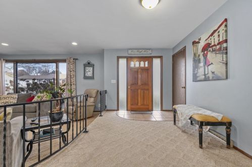 1810 Arlington Dr, Oshkosh, WI 54904-8220