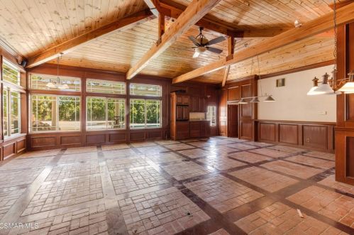 3192 Sycamore Dr, Simi Valley CA 93065-2703 exterior