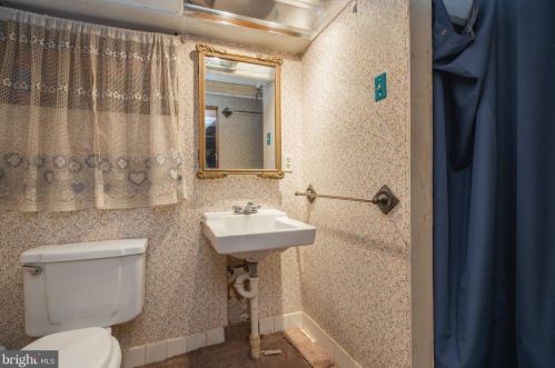 419 Derstine Ave, Lansdale PA 19446-3536 exterior