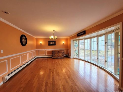 1 Starhaven Ave, Middletown NY  10940-4617 exterior