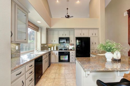 1000 Souza Dr, Folsom CA  95762-7550 exterior