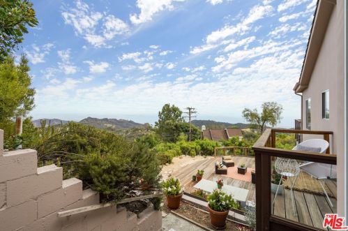 21630 Saddle Peak Rd, Topanga CA  90290-3414 exterior