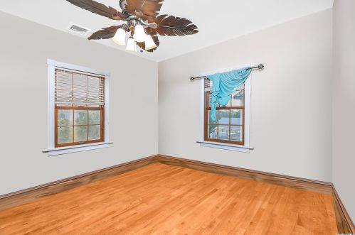 15 16th St, New Hyde Park NY  11040-4914 exterior