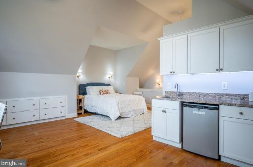 281 Golden Woods Ct, Great Falls VA  22066-4152 exterior