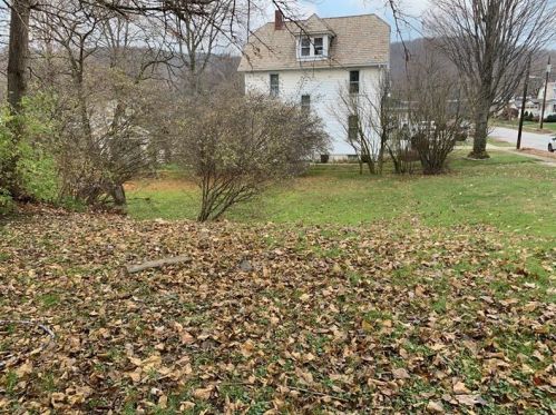 503 New Castle St, Zelienople PA  16063-2027 exterior