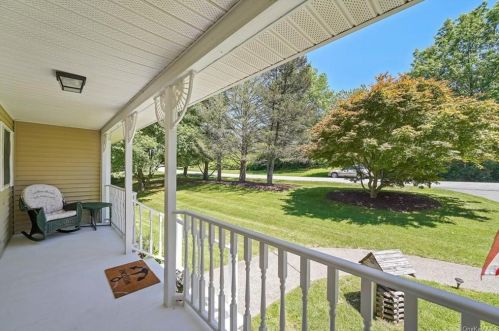 30 Hilo Dr, Camp Bell Hall, NY 10916-2425