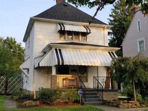 712 Jefferson Ave, Jeannette, PA 15644-2709
