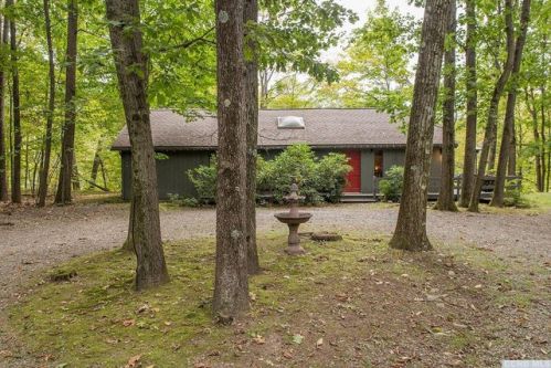 98 Patroon St, Claverack, NY 12513-5010