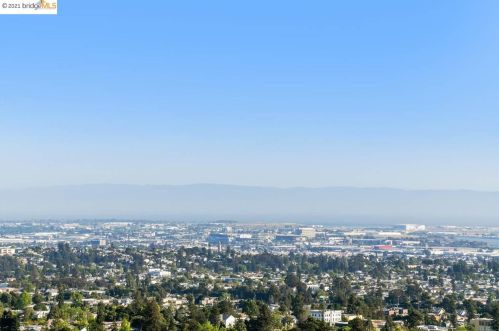4424 Arcadia Ave, Oakland, CA 94602-1904