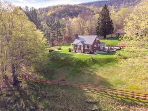 167 Knob Mountain Rd, Pembroke, VA 24136-3224