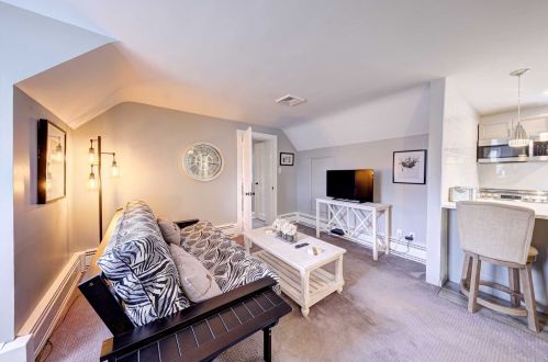 72 Maple Ave, Fishkill NY  12524-2213 exterior