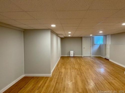 1200 Cornerstone Ct, Cheshire CT  06410-1860 exterior