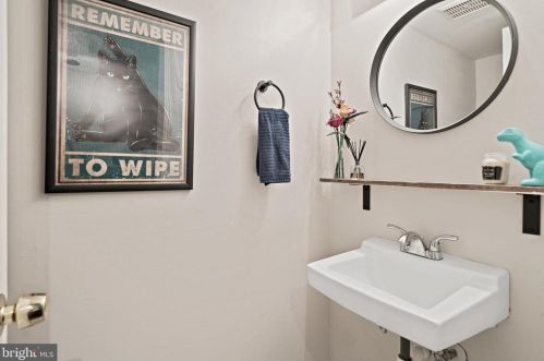 2770 Hyson Ln, Falls Church VA  22043-3522 exterior