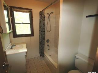 1 New York Ave, Scotts Beach NY  11789-2525 exterior