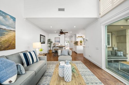 513 15th St, Huntington Beach CA  92648-4045 exterior