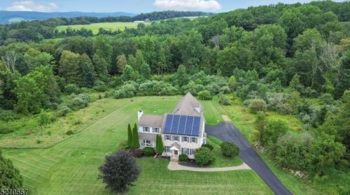 37 Woodland Heights Cir, Glen Gardner, NJ 08826-3149