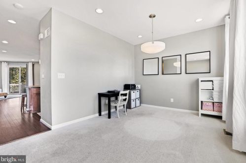 9193 Lake Preston Ct, Bristow VA  20136-6170 exterior