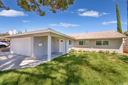 28968 Flowerpark Dr, Santa Clarita, CA 91387-1801