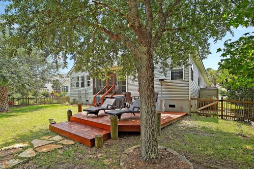 1869 Palmetto Isle Dr, Mount Pleasant SC  29466-8773 exterior