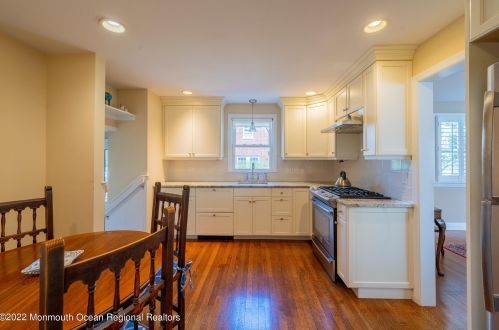 4 Laurel Dr, Little Silver NJ 07739-1416 exterior