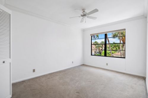 2662 La Lique Cir, West Palm Beach FL  33410-1415 exterior
