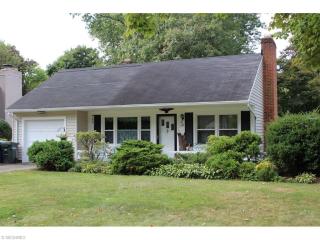 128 Ingleside Dr, Berea, OH 44017-1414