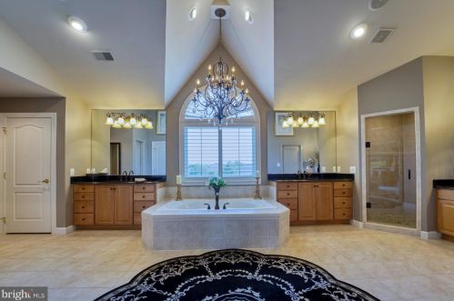 43527 Butler Pl, Leesburg VA 20176-7428 exterior