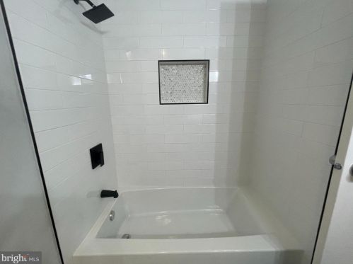 12822 Framingham Ct, Herndon VA  20171-2619 exterior