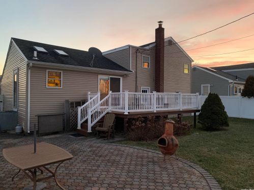 3577 Roanoke St, Seaford NY  11783-3005 exterior