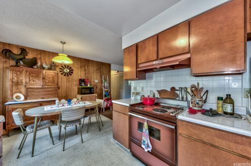 842 Sonoma Ave, South Lake Tahoe CA  96150-2720 exterior