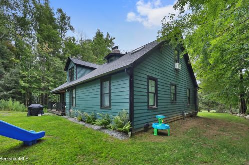 49 Laurel Way, Norfolk CT  06058-1178 exterior